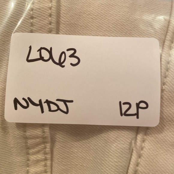 NYDJ Jeans Marilyn Straight Cut Cropped Cream Size 12P LIFTxTUCK Technology - Picture 10 of 10